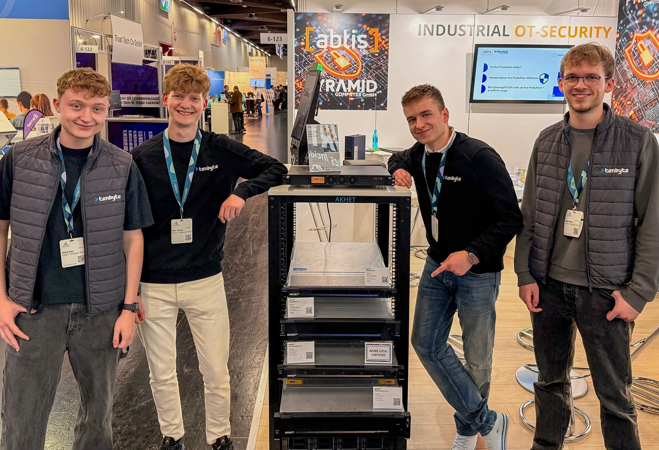 Tenbyte Messeauftritt mit Hardware und digitalen Systemen